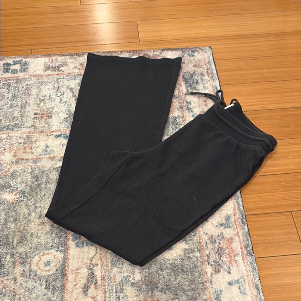 Aritzia Sunday Best flared sweats